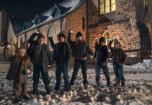 The Best Christmas Pageant Ever: Future classic in the making Six kids who are siblings stand in line, in front of a church at night, in winter, with arms raised, holding snowballs and ready to fire, in the movie The Best Christmas Pageant Ever.